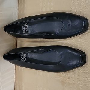 Mootsies Tootsies‎ flats